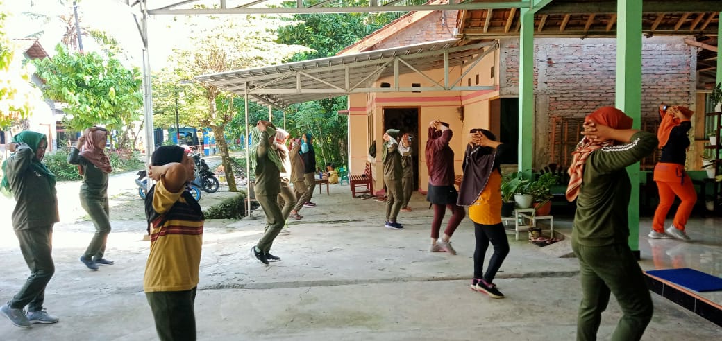 Senam Rutin Ibu - ibu Sindon